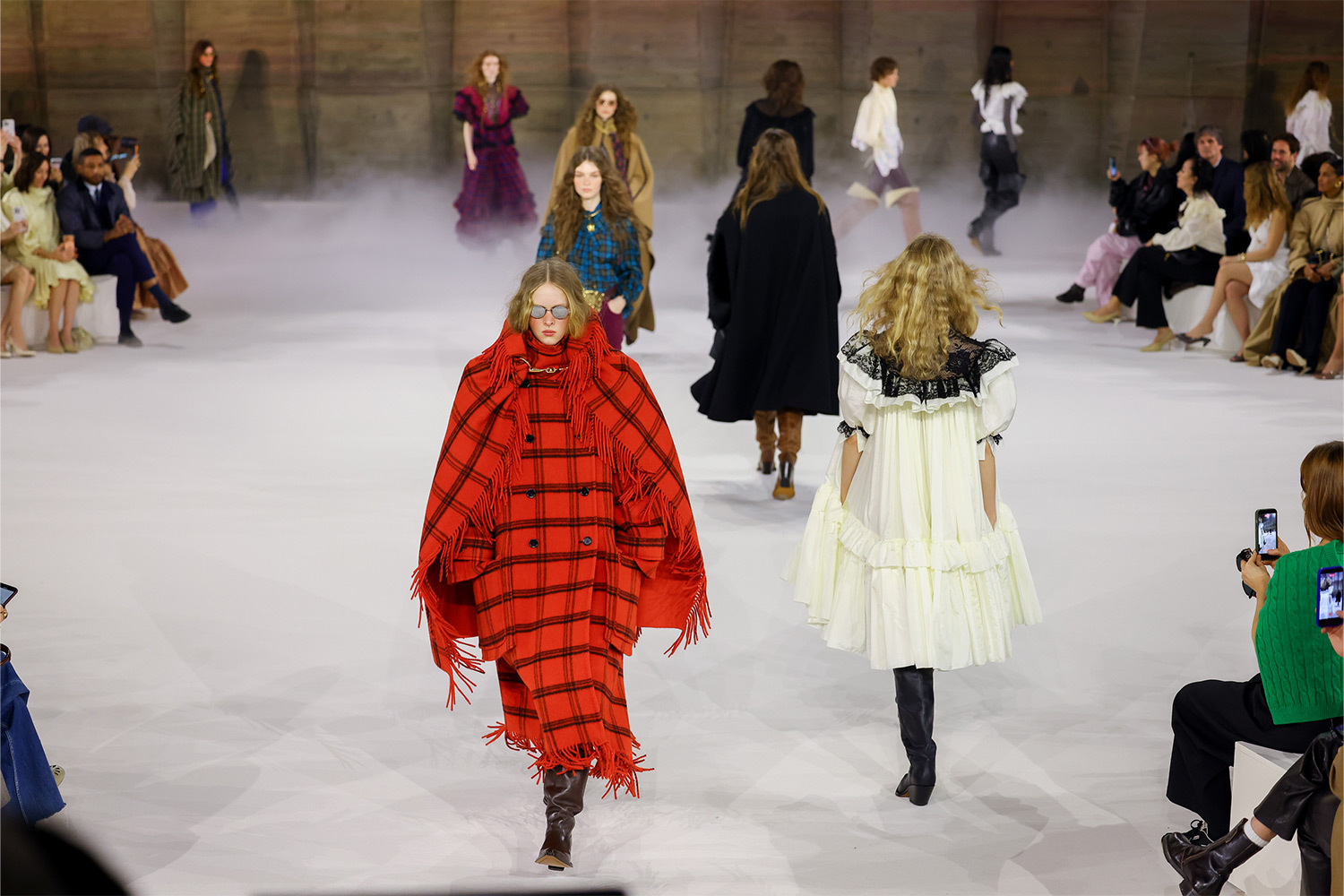 От архивов к будущему: Камали переосмысляет стиль Chloé