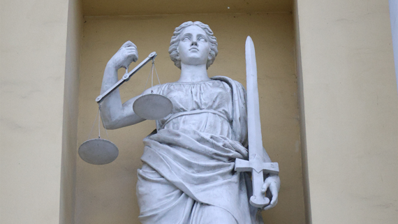 Журналиста Кузнеца заочно приговорили к 2,5 годам