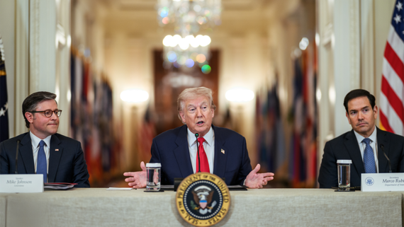 Трамп потребовал от Ирана убрать мины из Ормузского пролива