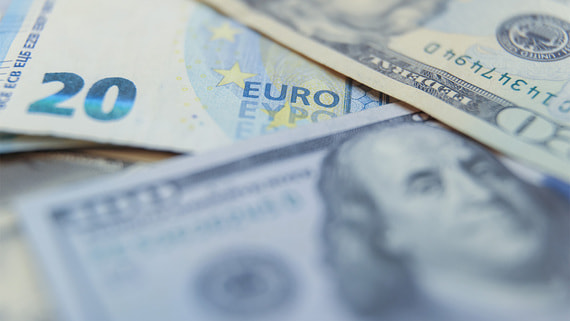 Банки Украины меняют маршруты ввоза наличной валюты из-за ситуации с Ощадбанком