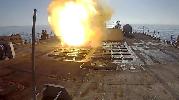 На борту американского авианосца на Ближнем Востоке произошел пожар