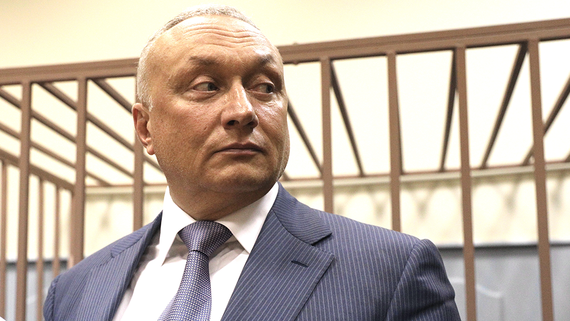 Присяжные признали экс-сенатора Савельева виновным в покушении на убийство