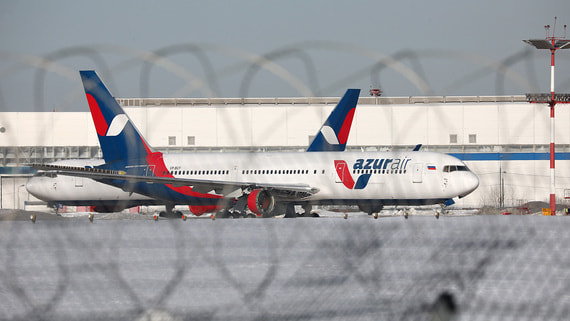 Сертификат Azur Air ограничили из-за "системных" отказов двигателей