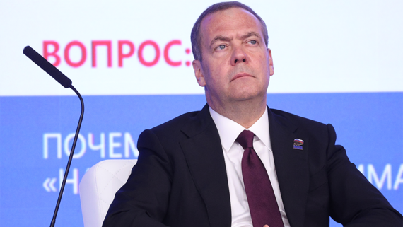 Медведев: Зеленский не будет легальной стороной переговоров даже после выборов