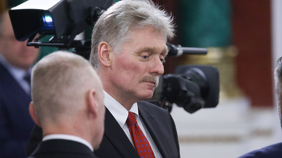 Песков подтвердил паузу в работе трехсторонней группы по Украине
