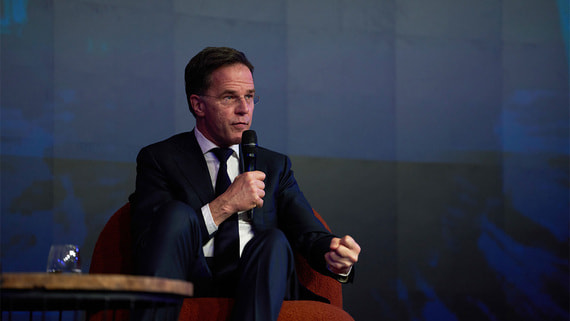 Politico: генсек НАТО «прячется в тени», чтобы не разозлить Трампа