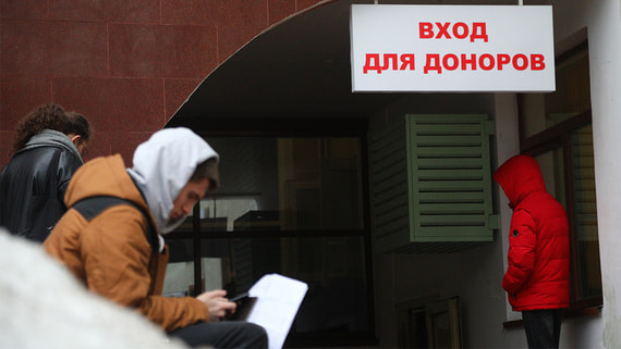 Кабмин в 2026 году направит на выплаты почетным донорам 12,5 млрд рублей