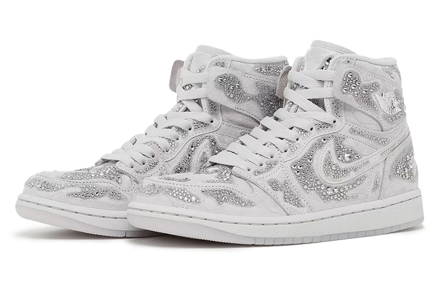 Во всем блеске: Air Jordan 1 High OG в кристаллах Swarovski