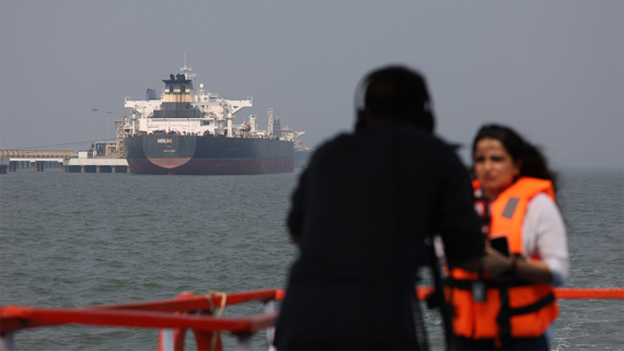 Bloomberg: Иран начал взимать плату с судов за проход через Ормузский пролив