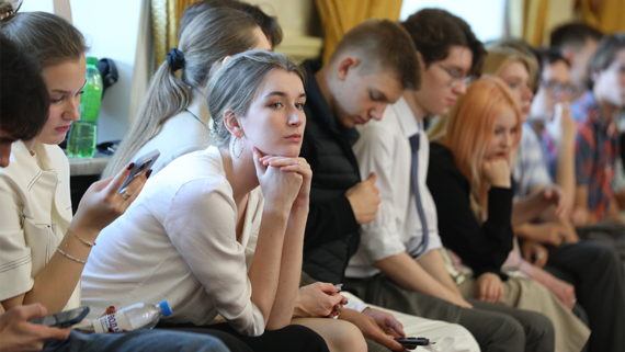 Минтруд опубликовал рейтинги вузов по зарплате выпускников