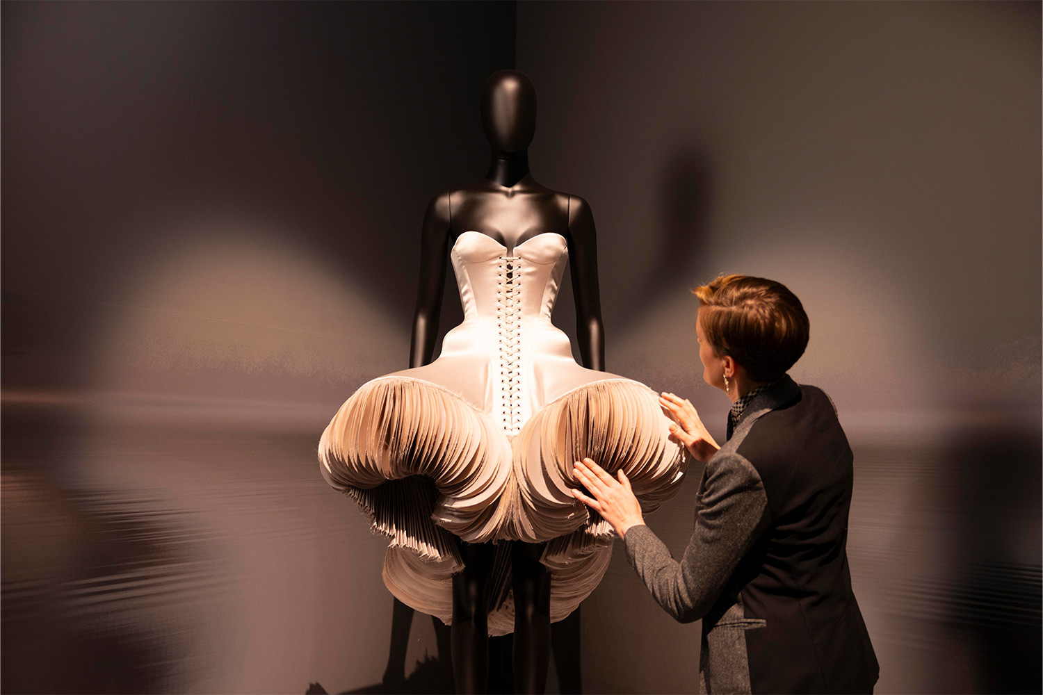 Неистовая Эльза: ретроспектива, которую ждали сто лет