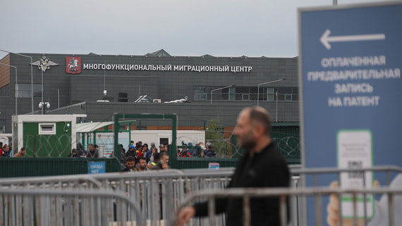 ФССП: с 3 апреля запрещено выдворение иностранцев, служивших в ВС РФ