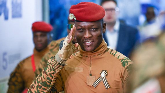 Президент Буркина-Фасо призвал жителей страны «забыть о демократии»