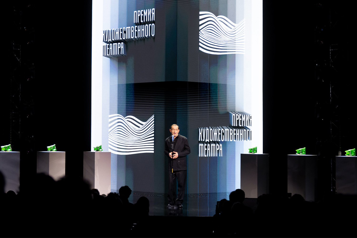 Время учителей и наставников: как МХТ имени Чехова открывает дорогу молодым