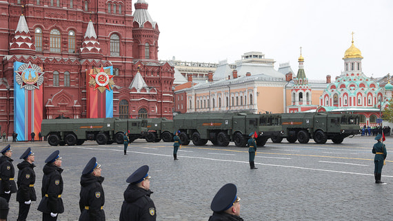 В Кремле опровергли информацию об отмене Парада Победы