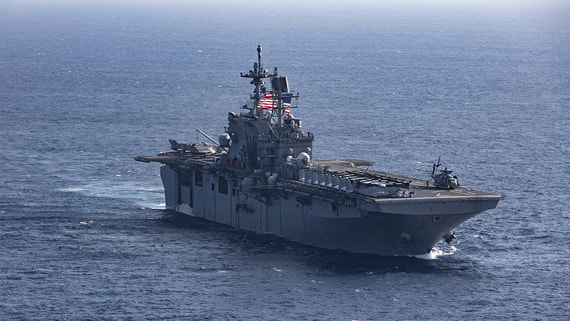 КСИР атаковал американский десантный корабль LHA7