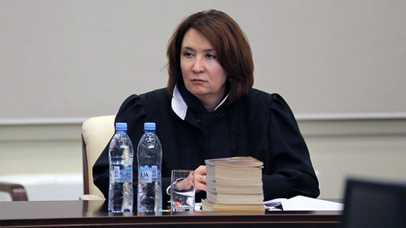 Суд наложил арест на имущество экс-судьи Хахалевой и ее родственников
