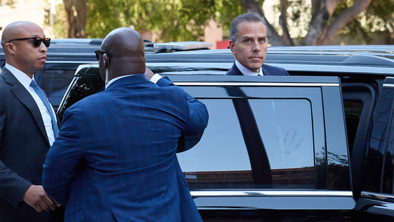 Daily Mail сообщила об отъезде сына Байдена из США из-за долга в $17 млн