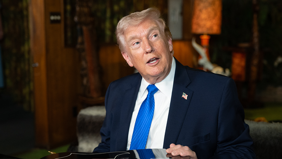 Трамп дал интервью из Белого дома вместе с курьером Doordash