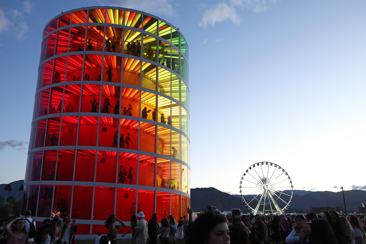 Украшая пустыню: художественное наполнение Coachella 2026