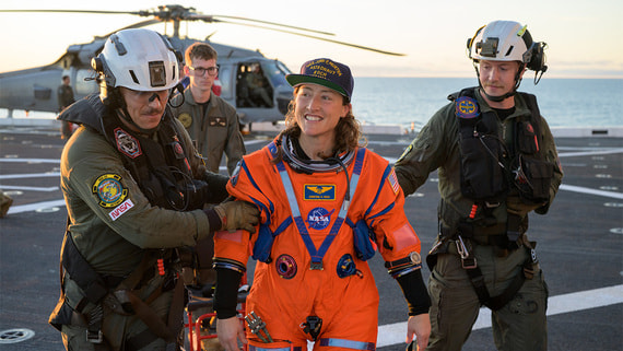 "Я говорю по-русски": как Кристина Кук стала первой женщиной на лунной орбите