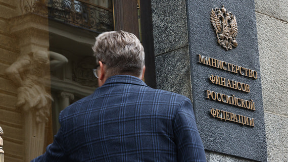 Минфин все еще намерен запустить операции репо Федерального казначейства в юанях