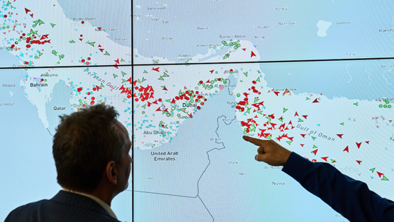 Иран предложил безопасный проход судов по Ормузу через Оман