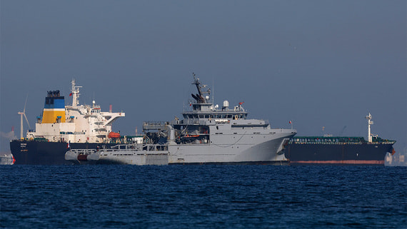 Франция сняла арест с задержанного танкера Deyna