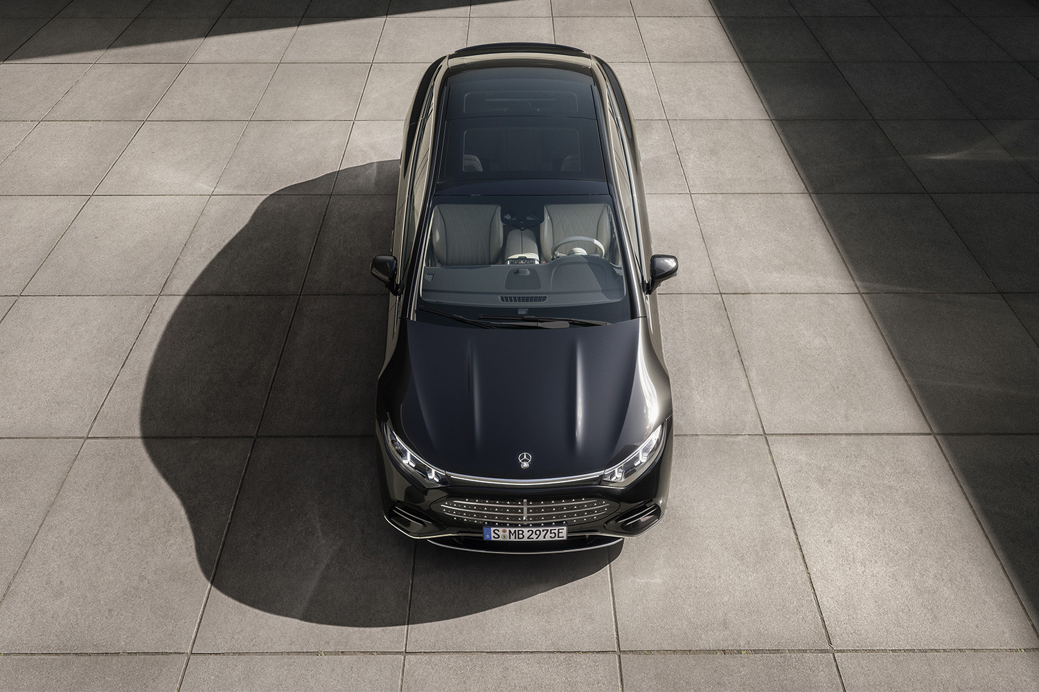 Mercedes обновил электро-седан: запас хода более 900 километров