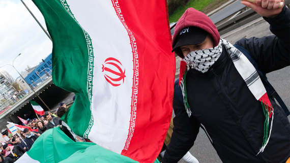 The Guardian: Иран побеждает в медиавойне с США благодаря зумерам