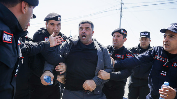 В Ереване полиция задержала 17 сторонников Карапетяна