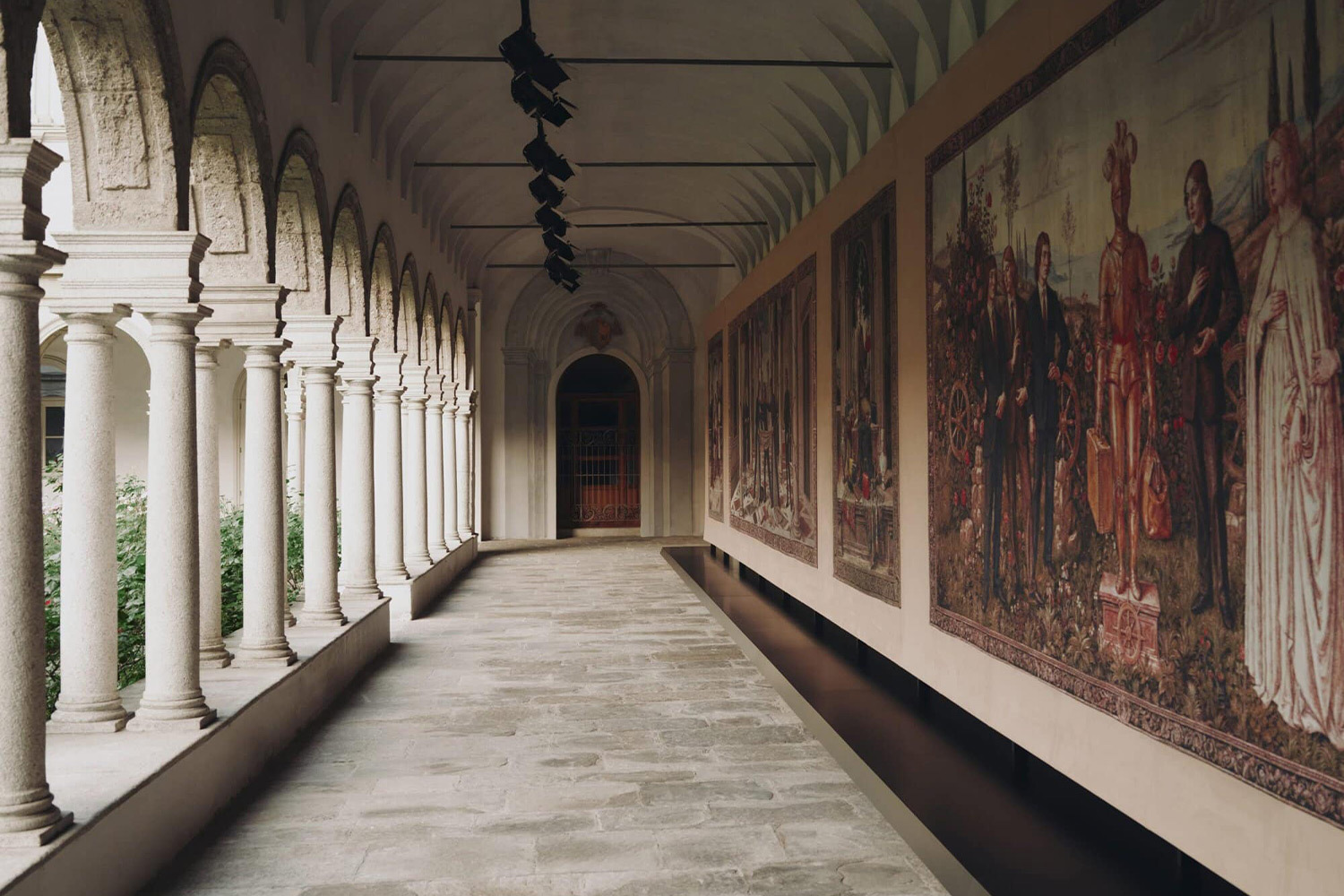 Выставка Gucci Memoria в Милане: как Демна переписывает мифологию дома