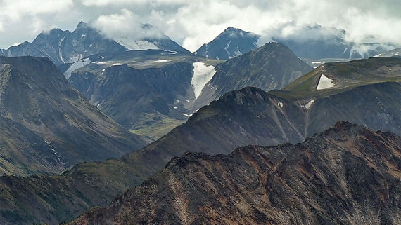 Спасатели нашли живыми троих туристов, попавших под лавину в Бурятии