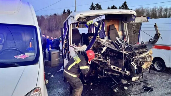 В результате ДТП с автобусом в Ленобласти погиб пассажир, еще 10 пострадали