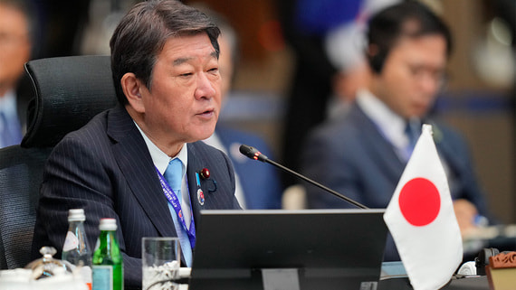 Глава МИД Японии рассказал об отношениях с Лавровым