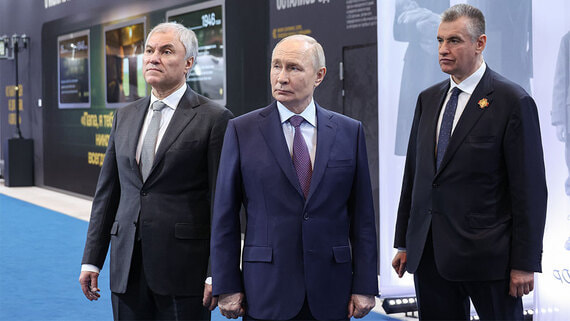 Путин посетил выставку, приуроченную к 80-летию Жириновского