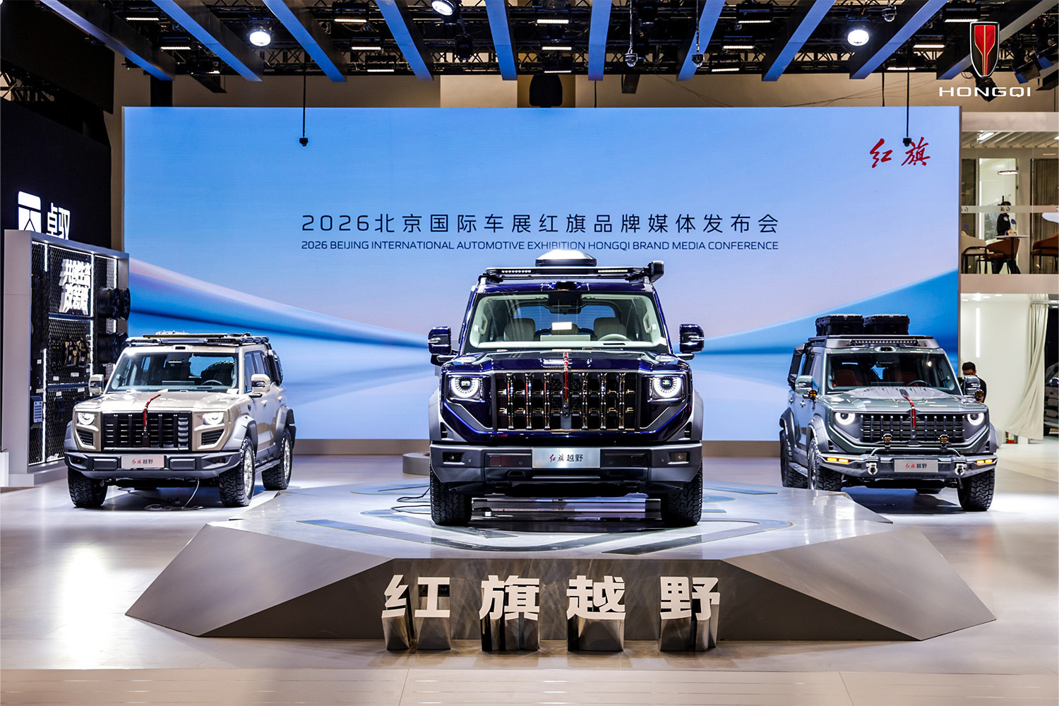 Брутальная роскошь: Hongqi показала гибридный внедорожник