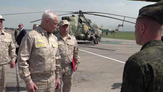 Белоусов посетил российскую военную базу в Киргизии