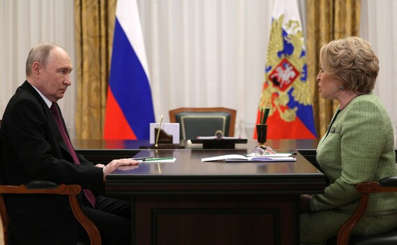 Путин провел встречу с Матвиенко в Санкт-Петербурге