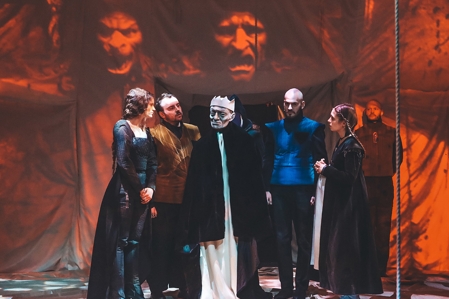 В центре внимания: театральные премьеры, которые важно не пропустить