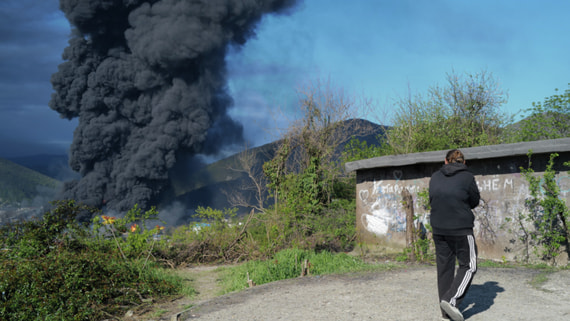 Жителям Туапсе рекомендовали не выходить на улицу из-за бензола в воздухе