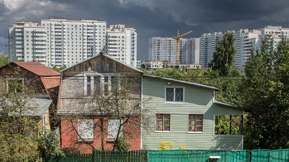 В российских мегаполисах сокращается разница между стоимостью квартир и домов