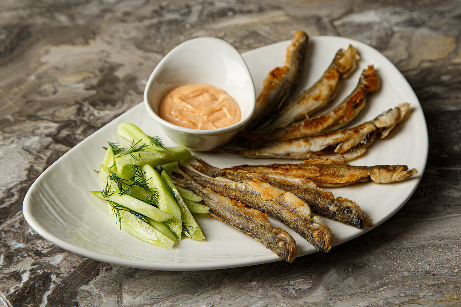 Где есть корюшку в Москве: главная сезонная рыба, за которой стоит идти прямо сейчас