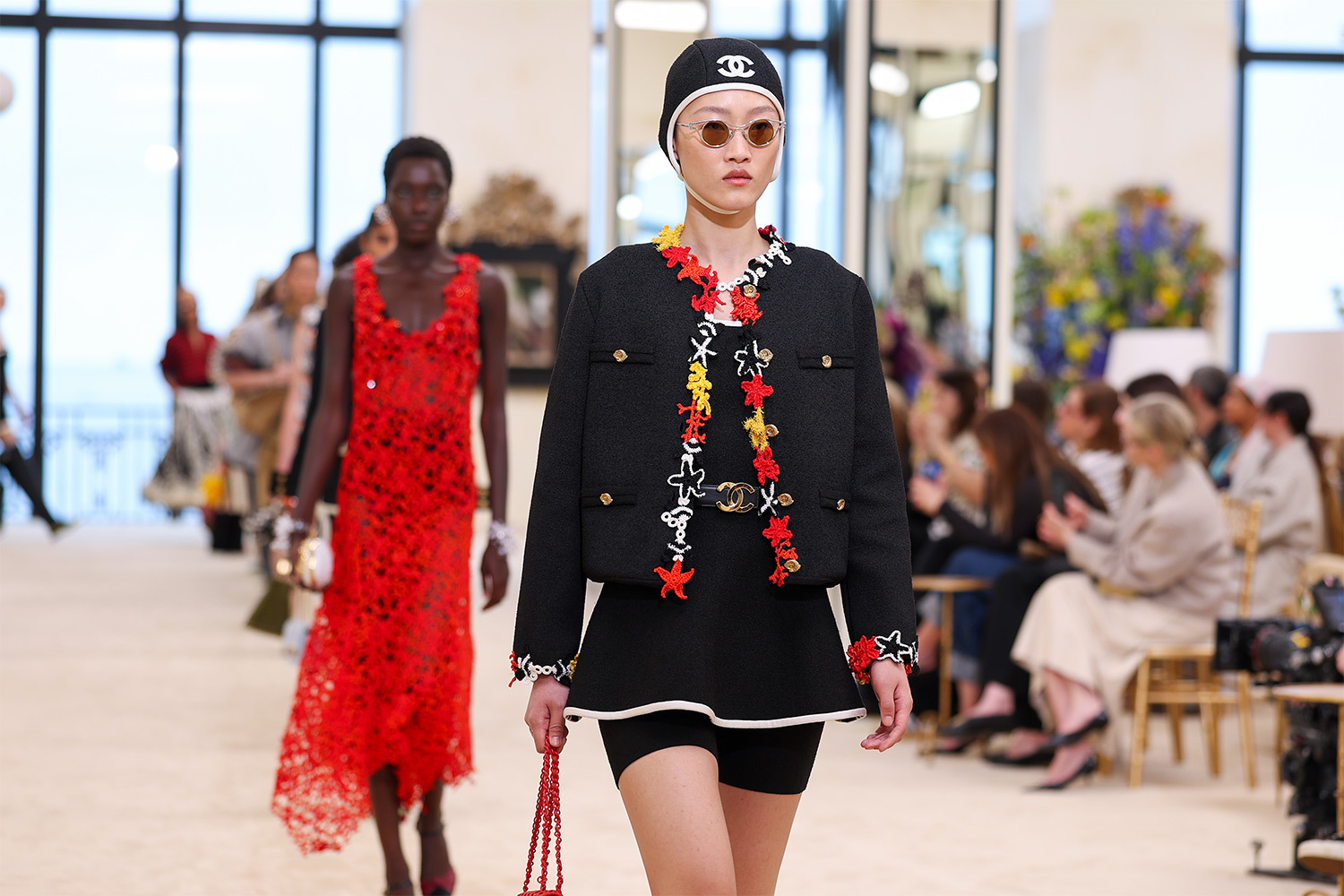 Возвращение Chanel в Биарриц: дебютная круизная коллекция Матье Блази