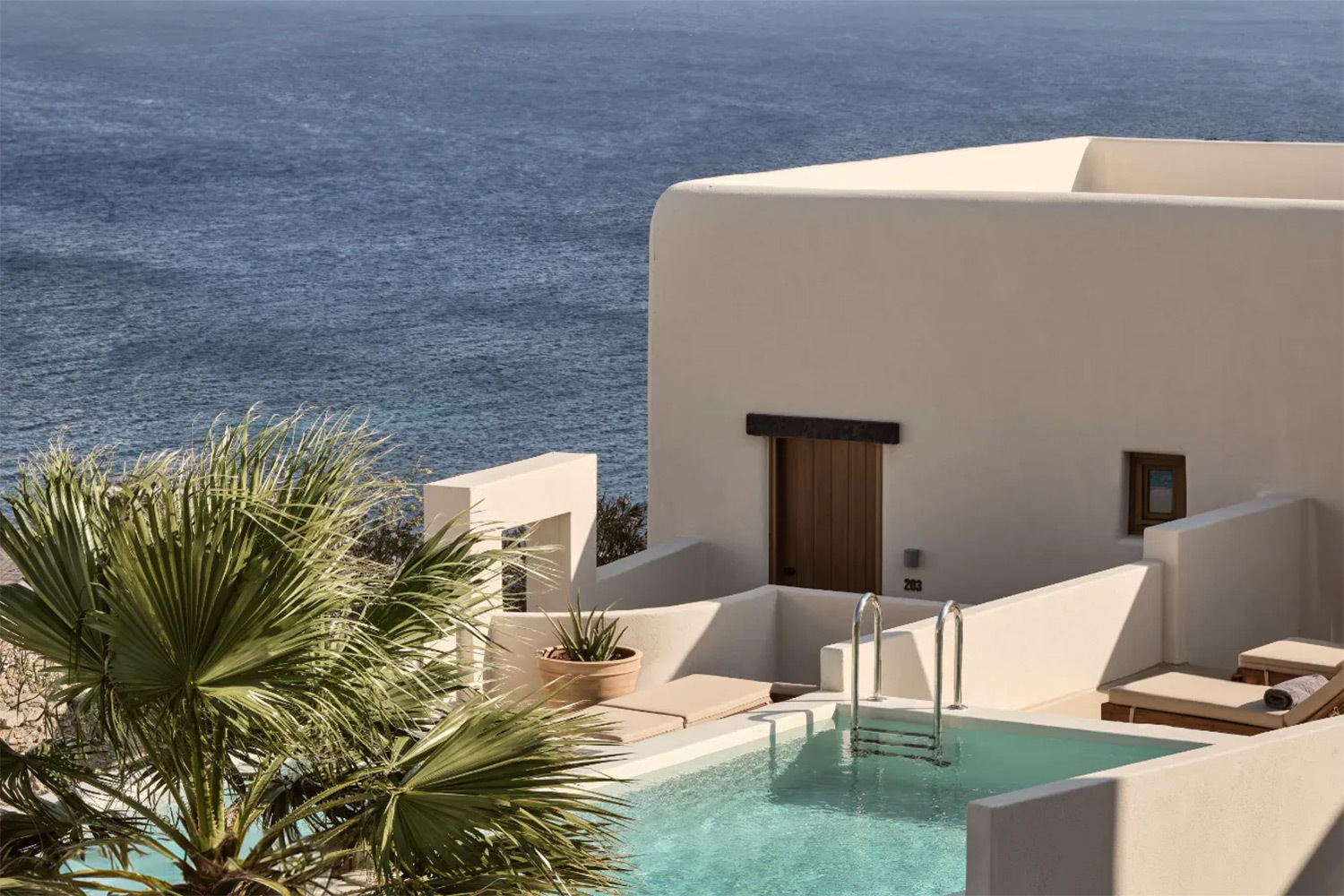 Без вечеринок: Omeon Mykonos для тех, кто устал от Миконоса