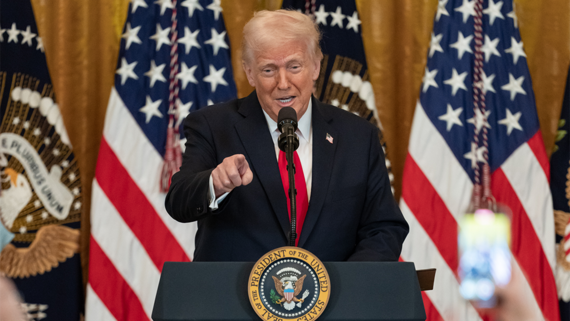 Трамп обвинил Иран в нанесении удара по южнокорейскому судну