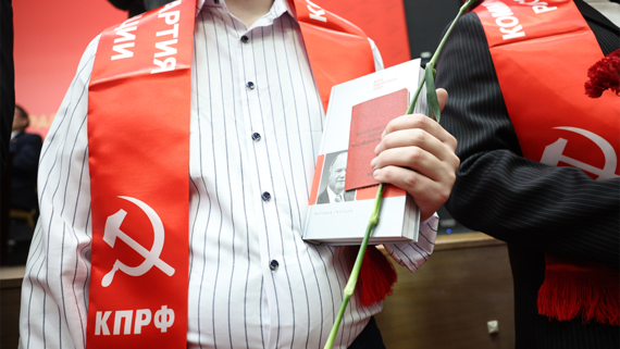 В отношении 15 членов КПРФ составили протоколы за первомайскую акцию в Иркутске