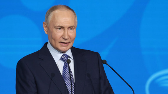 Путин поручил ускорить реализацию проектов по развитию Арктики