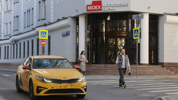 Мосбиржа запустит торги мини-фьючерсами на доллар и евро
