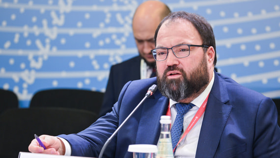 Шадаев: около 80% школьников постоянно пользуются ИИ-ассистентами